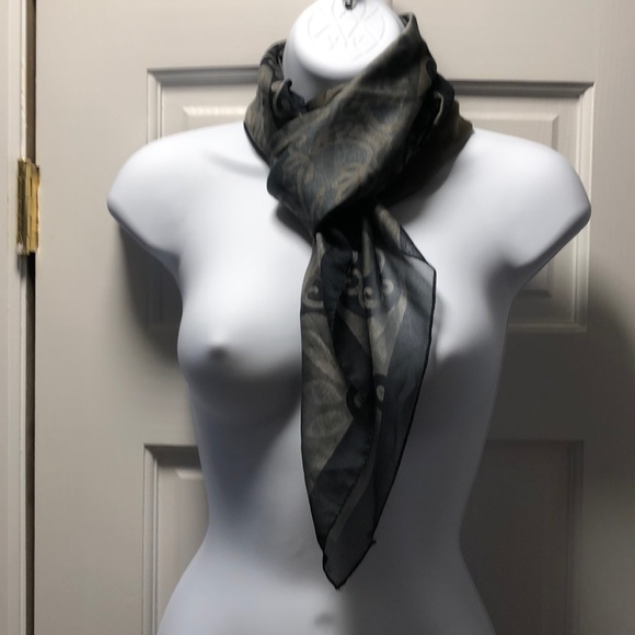 Beautiful large square multi-patterned printed chiffon scarf - Picture 8 of 14